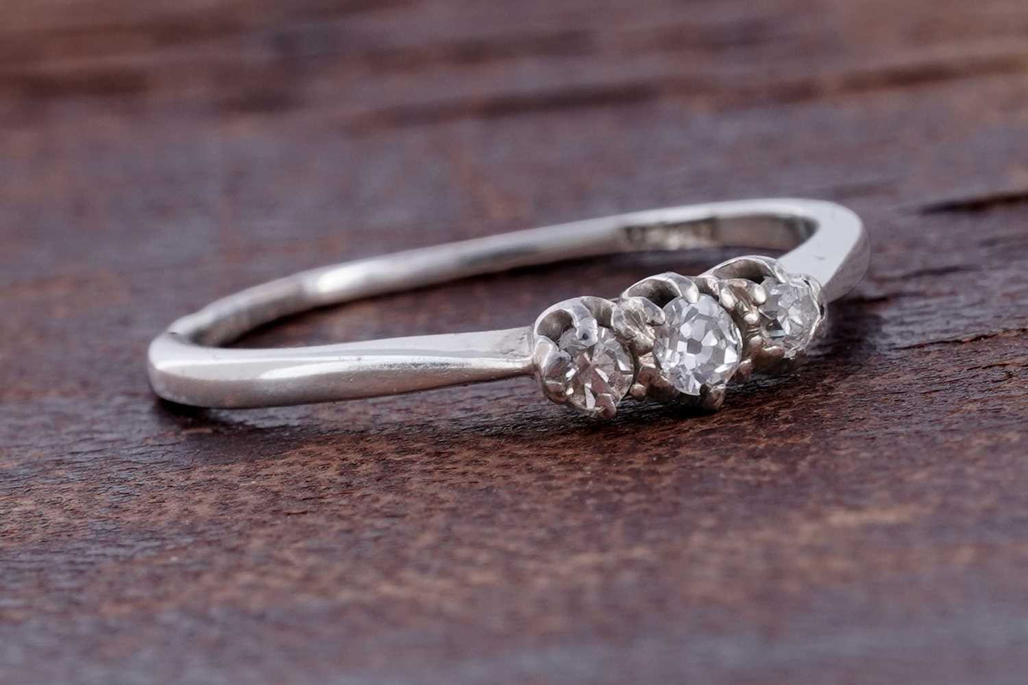 Lot 68 - A three stone diamond ring