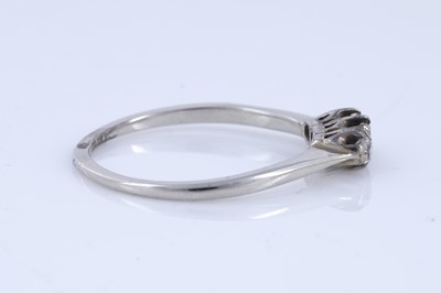 Lot 68 - A three stone diamond ring