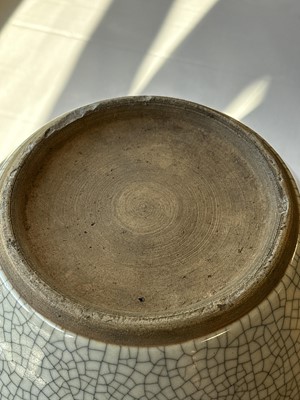 Lot 821 - A Chinese crackle glaze vase