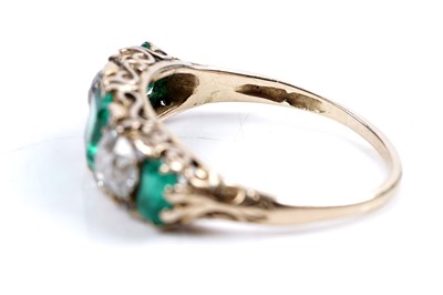 Lot 893 - A Colombian emerald and diamond ring
