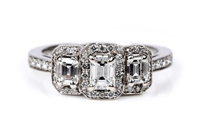 Lot 626 - A triple cluster diamond ring