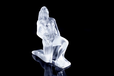 Lot 647 - A Lalique figure 'Danseurs Enlaces'