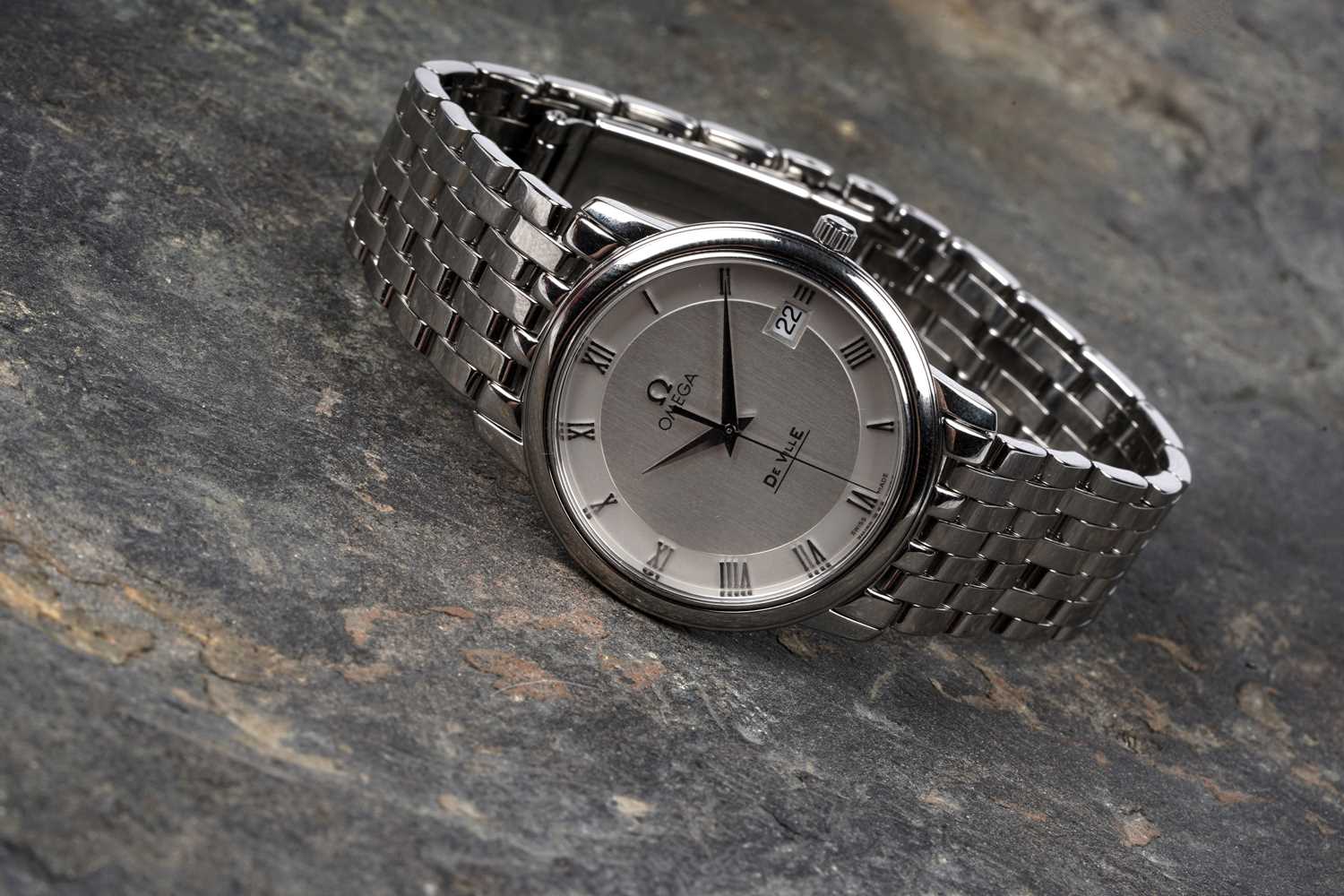 Lot 433 - Omega De Ville: a stainless steel cased quartz wristwatch
