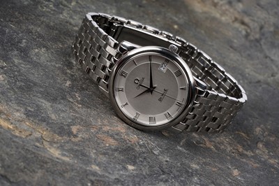 Lot 433 - Omega De Ville: a stainless steel cased quartz wristwatch