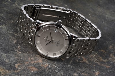 Lot 433 - Omega De Ville: a stainless steel cased quartz wristwatch