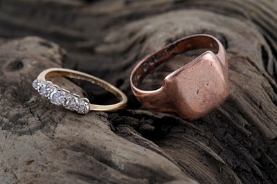 Lot 99 - An early 20th Century five-stone diamond ring on 18ct gold; and a 9ct rose gold signet ring