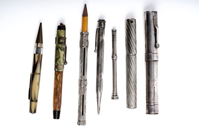 Lot 143 - A collection of pens and collectables