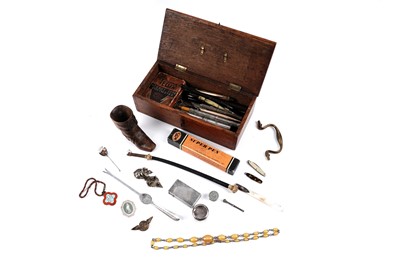 Lot 143 - A collection of pens and collectables