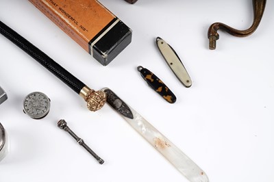 Lot 143 - A collection of pens and collectables