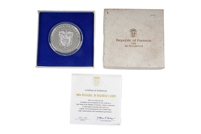 Lot 53 - Franklin Mint: a 1974 Panama 20 Balboas coin