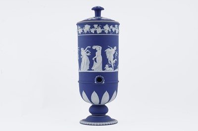 Lot 882 - A Wedgwood Jasper dip cistern