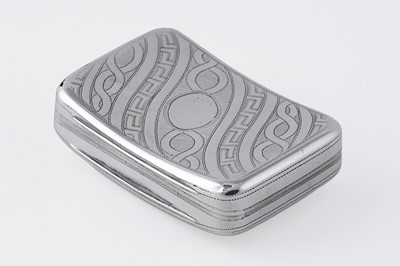 Lot 207 - A George III silver snuff box