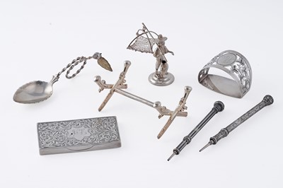 Lot 243 - A mixed lot