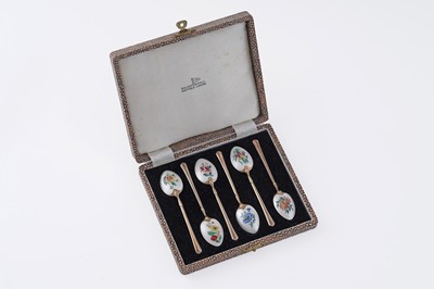 Lot 158 - An Elizabeth II cased set of six silver gilt tea/coffee spoons