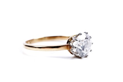 Lot 894 - A solitaire diamond ring