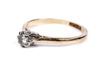 Lot 262 - A single stone diamond ring