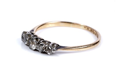 Lot 271 - A five-stone diamond ring