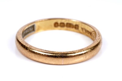 Lot 272 - A 22ct yellow gold wedding band