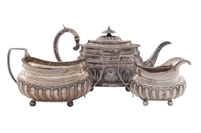 Lot 138 - A George III silver teapot