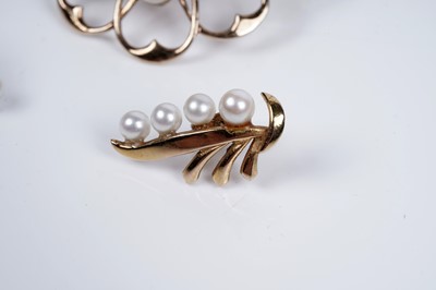 Lot 94 - A pair of Mikimoto cultured pearl earrings, and a cultured pearl flowerhead pattern brooch