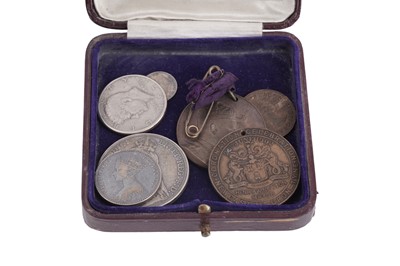Lot 159 - A selection of early 20th Century items