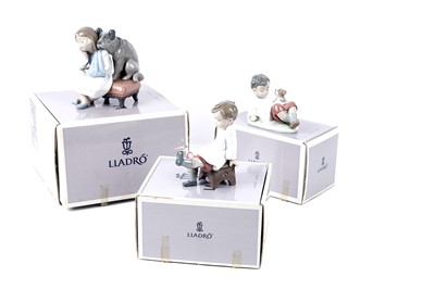 Lot 251 - A collection of three boxed Lladro figures