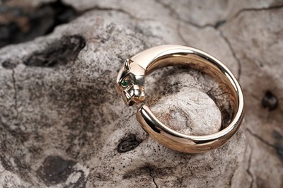 Lot 906 - Cartier: and 18ct yellow gold Panthère de Cartier ring
