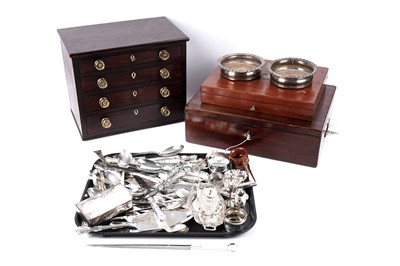 Lot 315 - A selection of silverplated wares