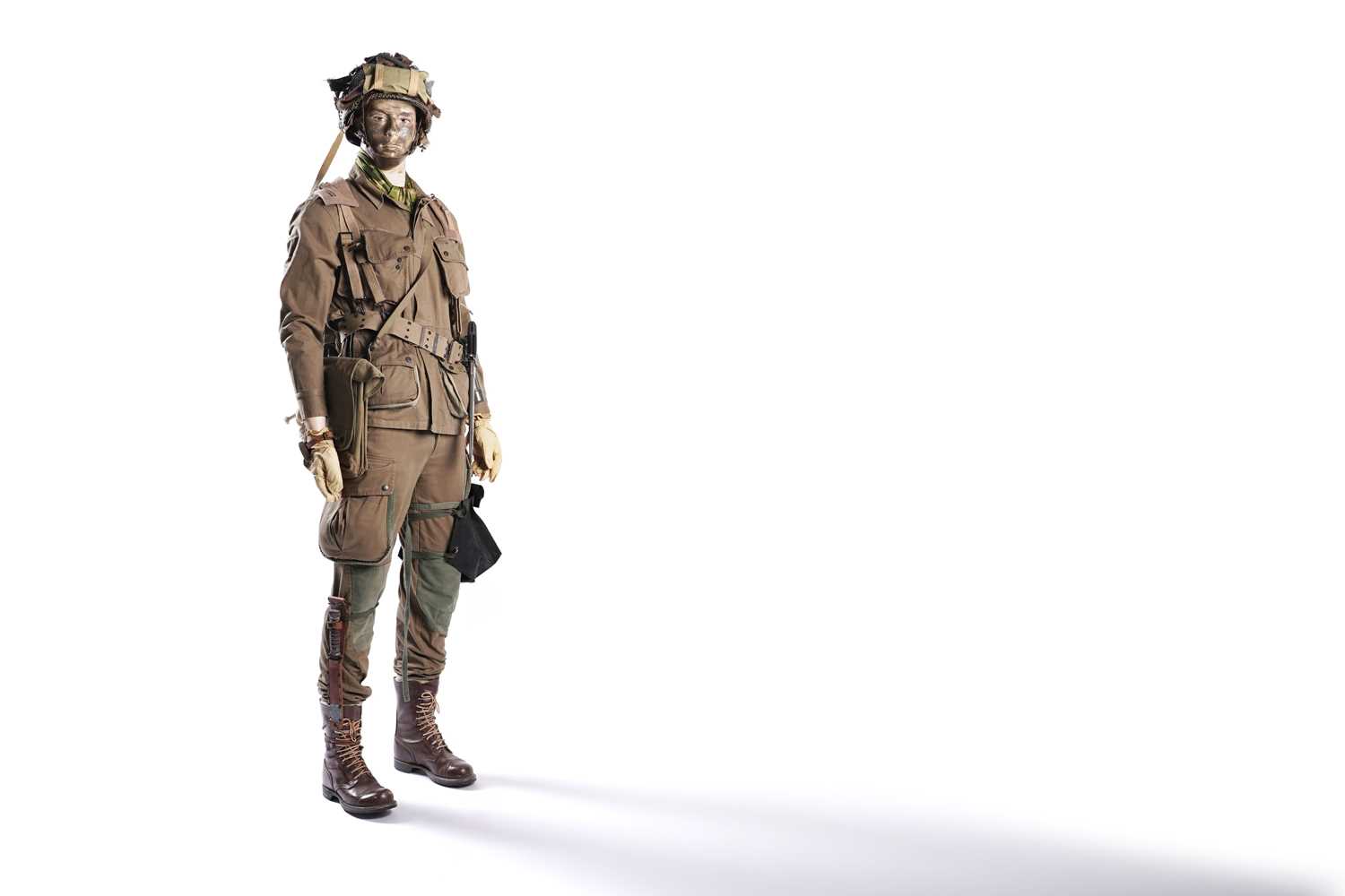 Lot 25 - US Airborne M1942 uniform with various fittings and accoutrements