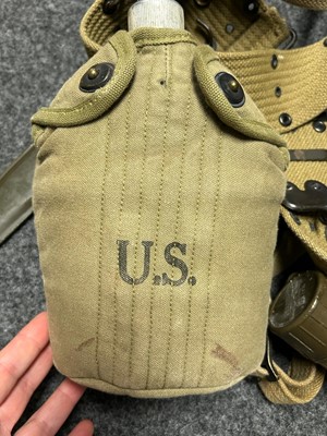 Lot 25 - US Airborne M1942 uniform with various fittings and accoutrements