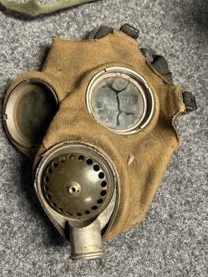 Lot 25 - US Airborne M1942 uniform with various fittings and accoutrements