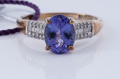 Lot 152 - A contemporary tanzanite and diamond ring