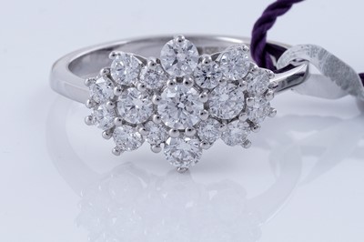 Lot 155 - A contemporary diamond and platinum ring