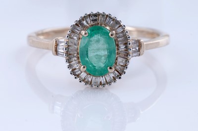 Lot 159 - A contemporary emerald and diamond ring
