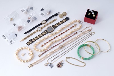 Lot 170 - A collection of contemporary gemstone-set silver gilt jewellery