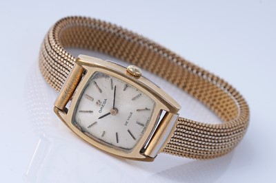 Lot 329 - A lady's Omega De Ville wristwatch
