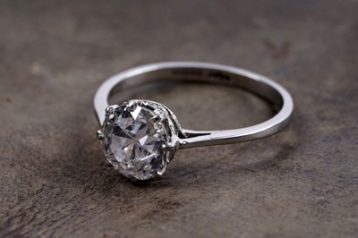 Lot 907 - A single stone solitaire diamond ring