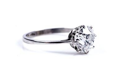 Lot 907 - A single stone solitaire diamond ring
