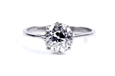 Lot 907 - A single stone solitaire diamond ring