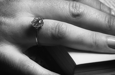 Lot 907 - A single stone solitaire diamond ring