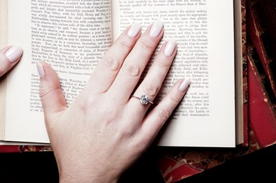 Lot 907 - A single stone solitaire diamond ring