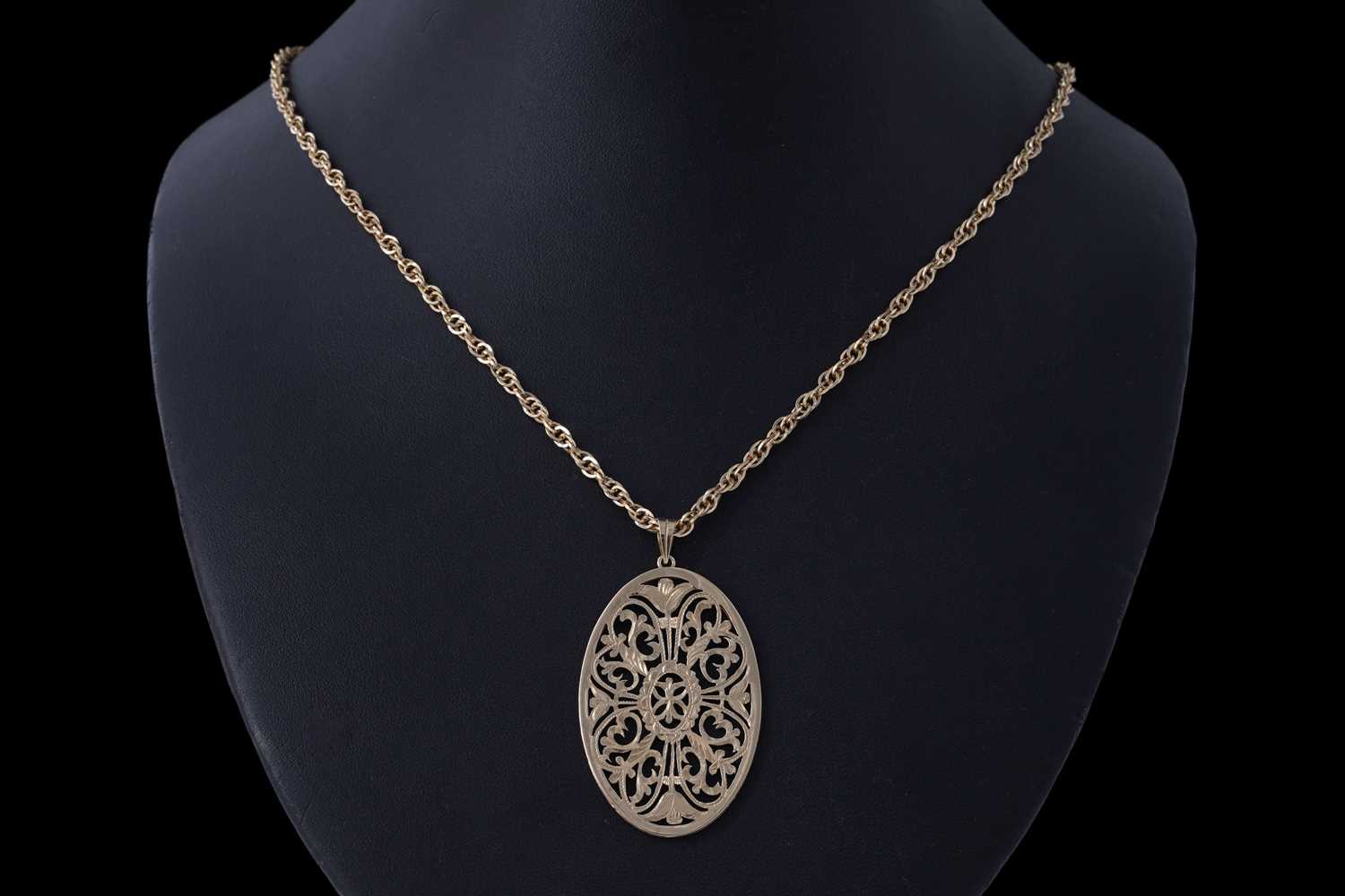 Lot 34 - A decoratively pierced 14ct gold pendant plaque on chain