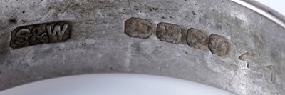 Lot 79 - A 22ct white gold wedding band