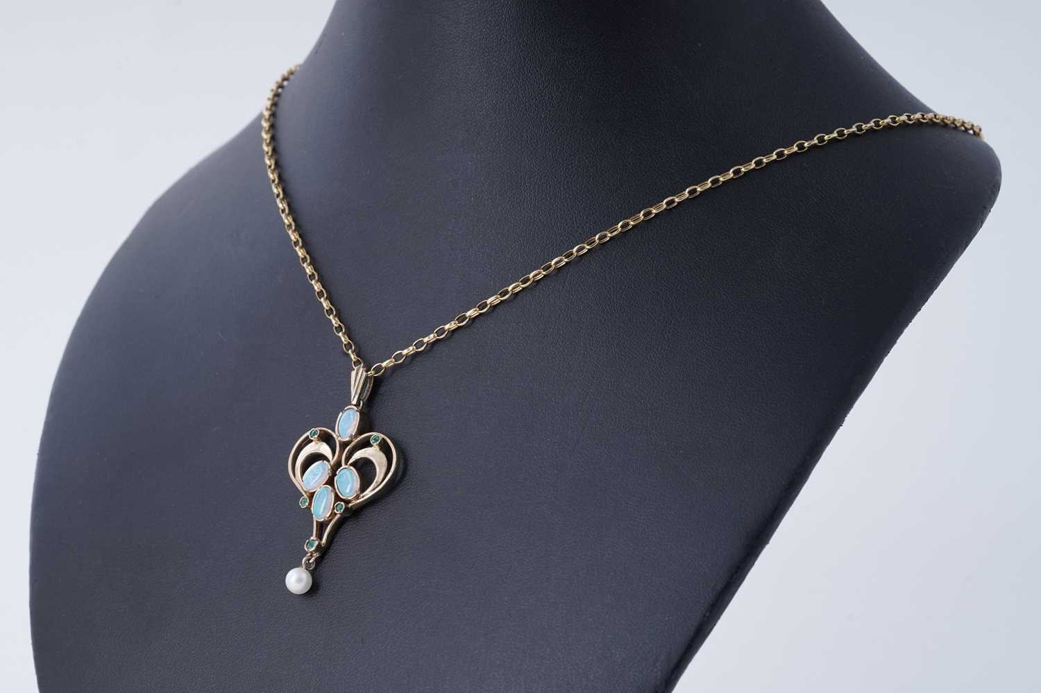 Lot 12 - An Edwardian Art Nouveau style opal, emerald, and pearl pendant necklace