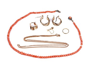 Lot 119 - Jewellery including: gold hoop earrings; two necklaces; and further gold items