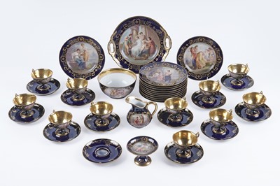 Lot 922 - A 'Vienna' tea and dessert service