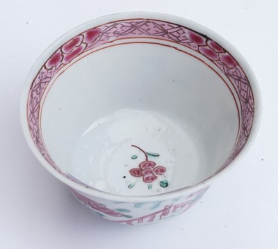 Lot 813 - A Yongzheng tea bowl and saucer