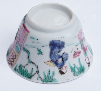 Lot 813 - A Yongzheng tea bowl and saucer