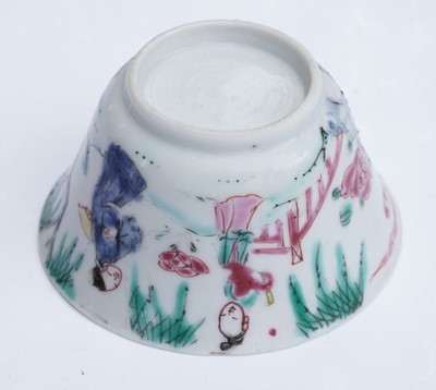 Lot 813 - A Yongzheng tea bowl and saucer