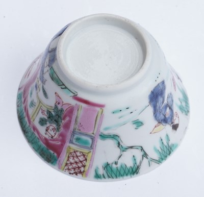 Lot 813 - A Yongzheng tea bowl and saucer